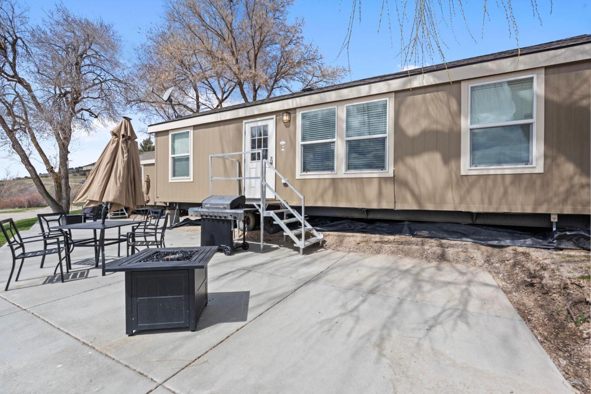 Lost Trail Motel