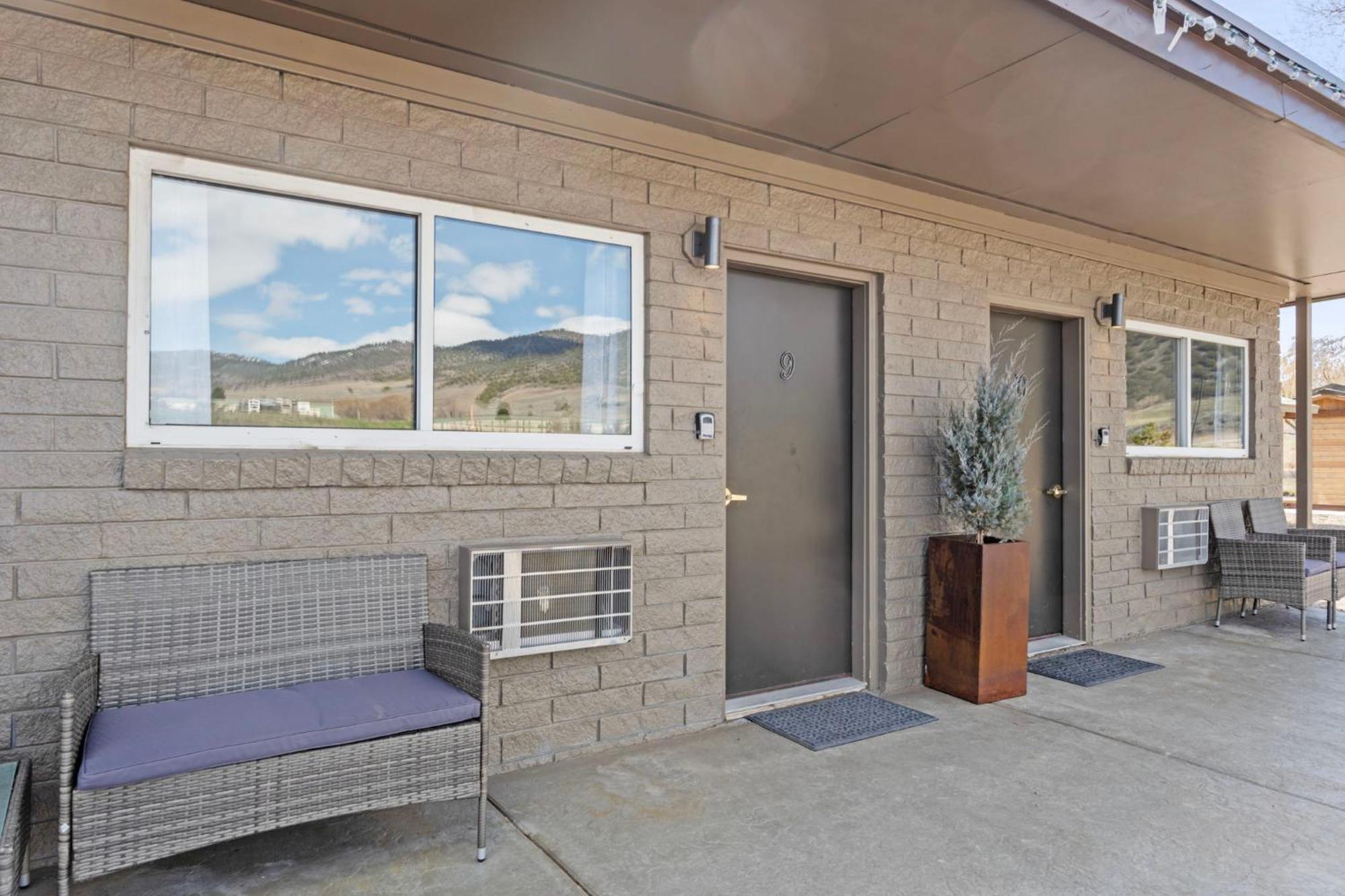 Lost Trail Motel